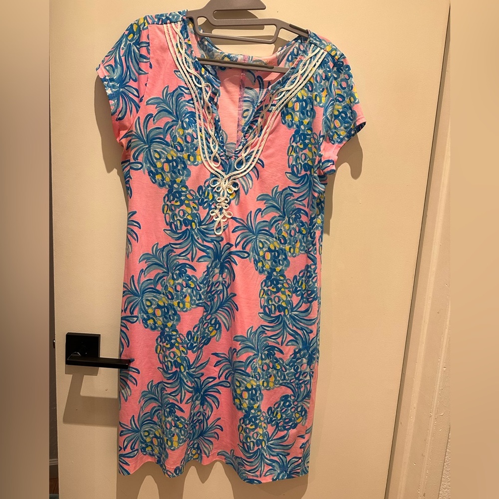 This is a new Lilly Pulitzer dress only worn once.